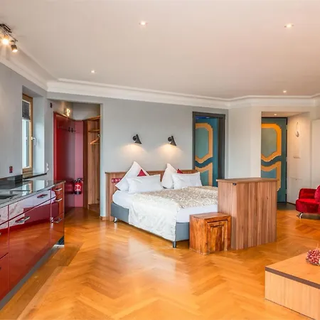 Daire See-lodge